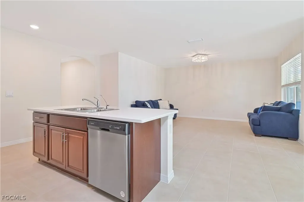 1009 Jacaranda Parkway E Cape Coral FL 33909