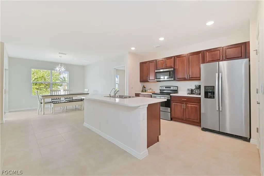 1009 Jacaranda Parkway E Cape Coral FL 33909
