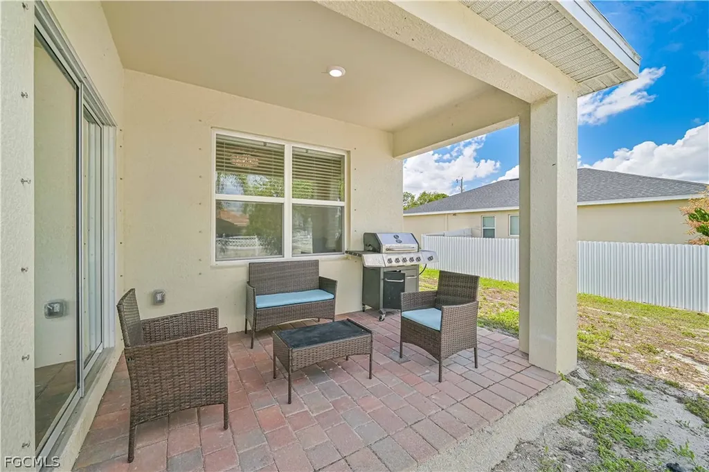 1009 Jacaranda Parkway E Cape Coral FL 33909