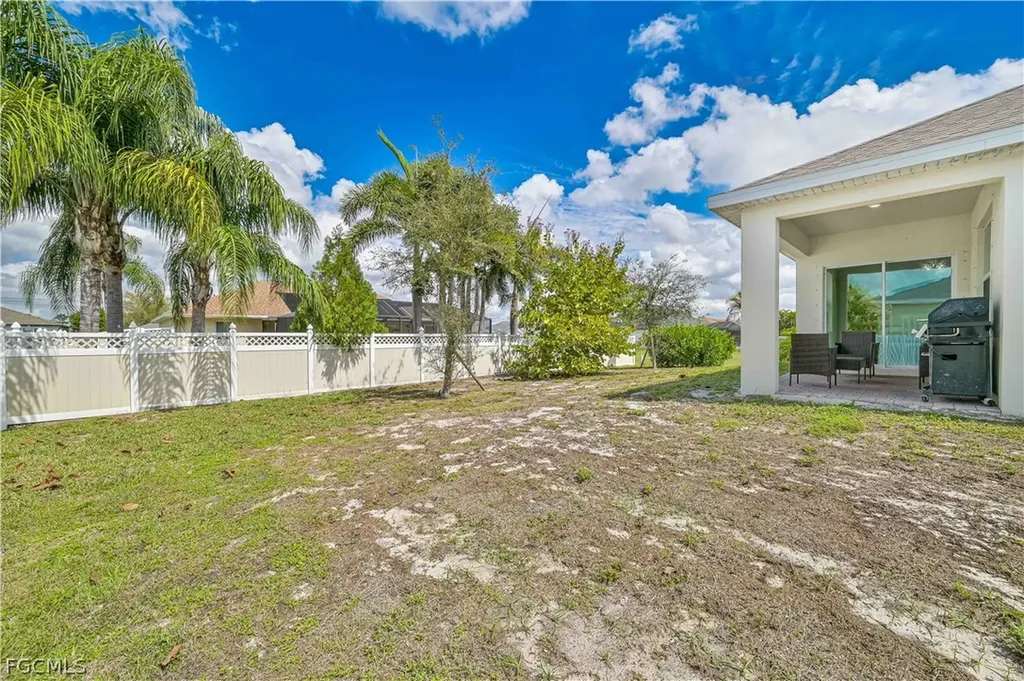 1009 Jacaranda Parkway E Cape Coral FL 33909