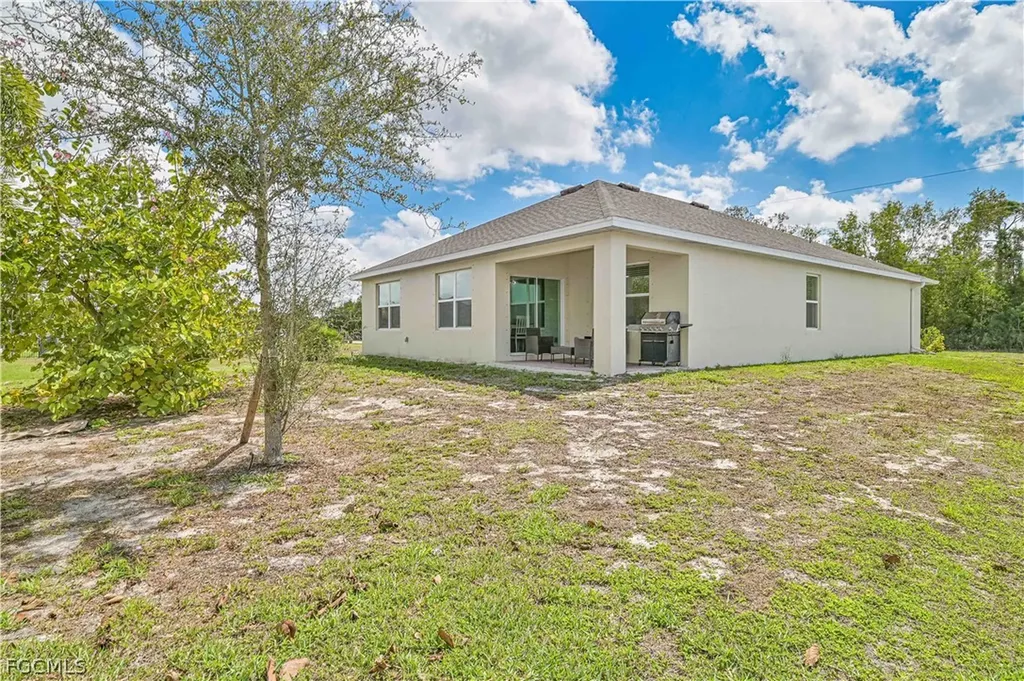 1009 Jacaranda Parkway E Cape Coral FL 33909