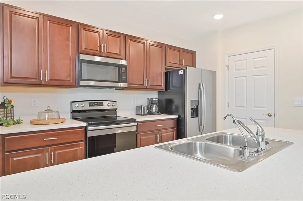 1009 Jacaranda Parkway E Cape Coral FL 33909