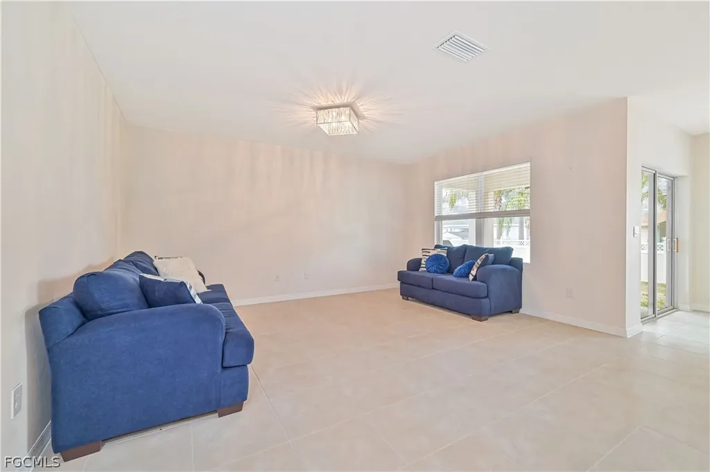 1009 Jacaranda Parkway E Cape Coral FL 33909