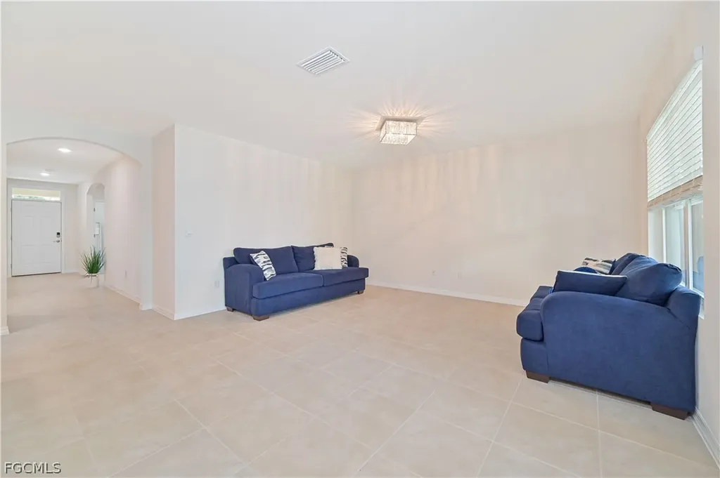 1009 Jacaranda Parkway E Cape Coral FL 33909