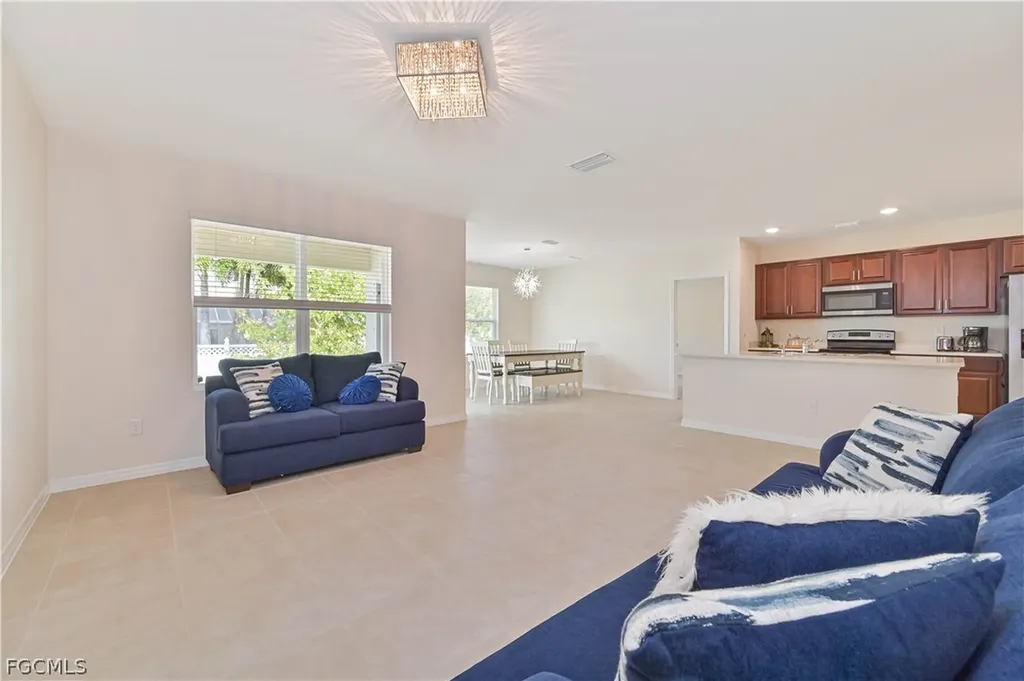 1009 Jacaranda Parkway E Cape Coral FL 33909