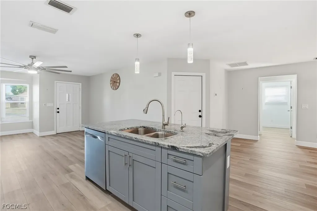 1206 SW 8th Street Cape Coral FL 33991