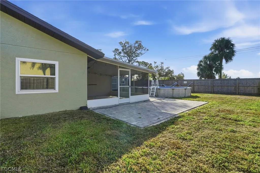 1206 SW 8th Street Cape Coral FL 33991