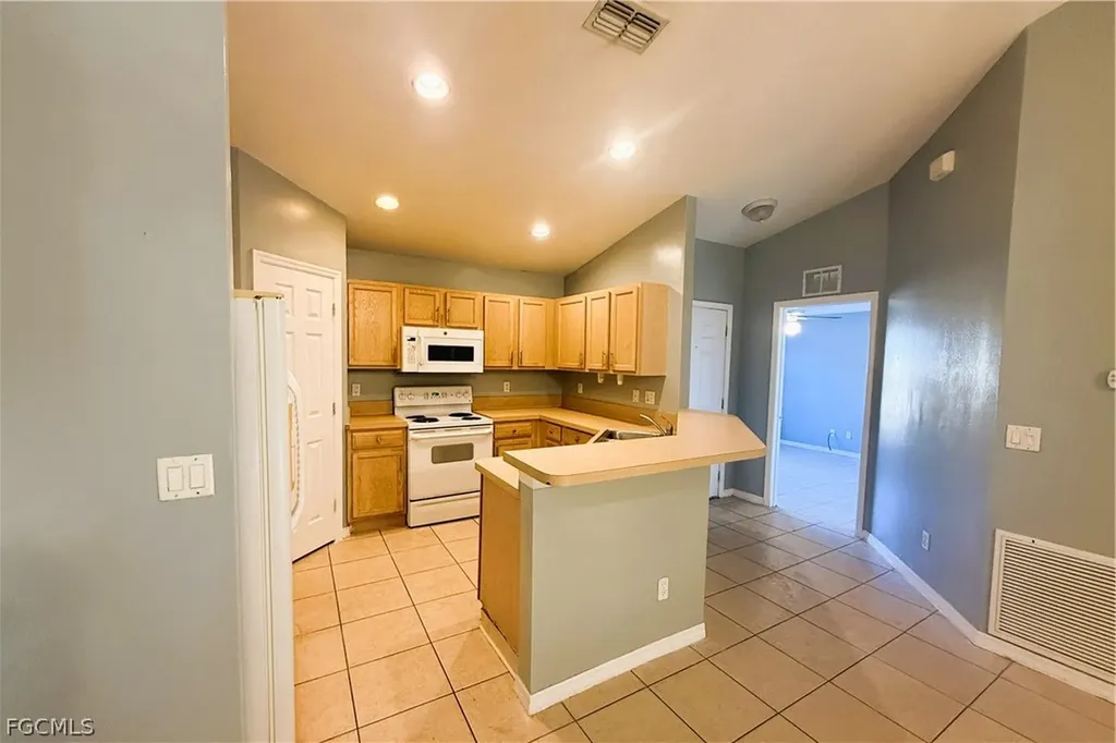 609/611 Hawthorne Avenue S Lehigh Acres FL 33974