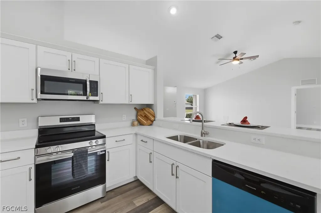 614 SW 1st Street Cape Coral FL 33991