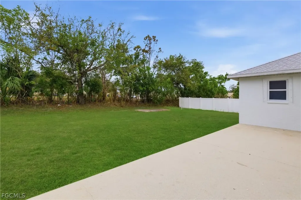 614 SW 1st Street Cape Coral FL 33991