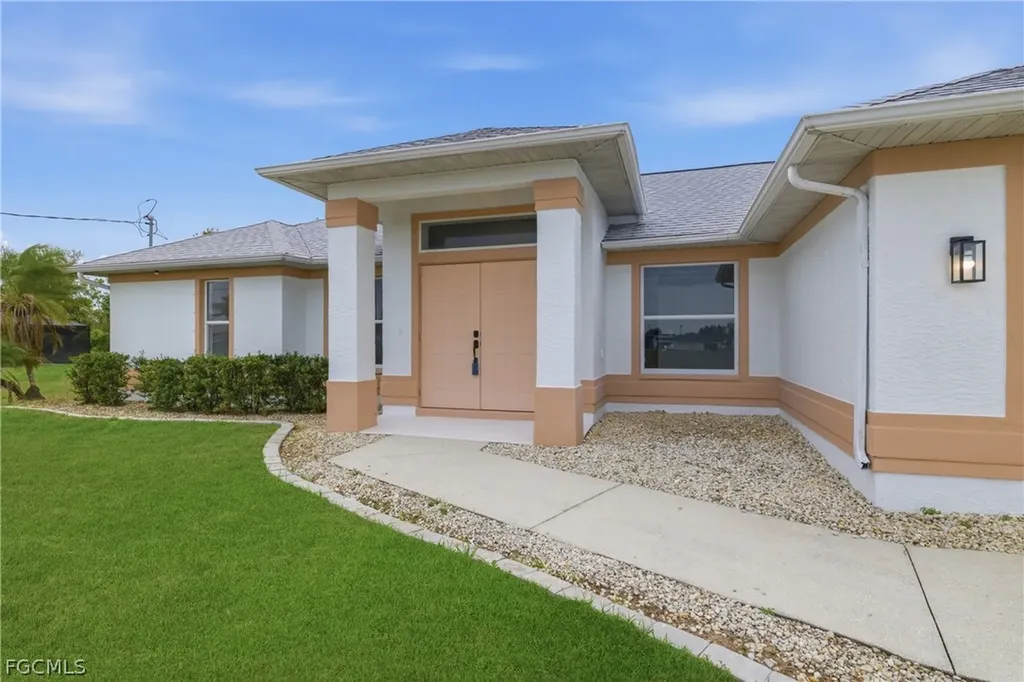 614 SW 1st Street Cape Coral FL 33991