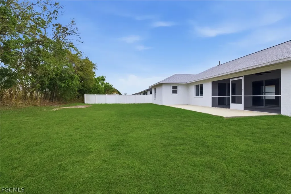 614 SW 1st Street Cape Coral FL 33991