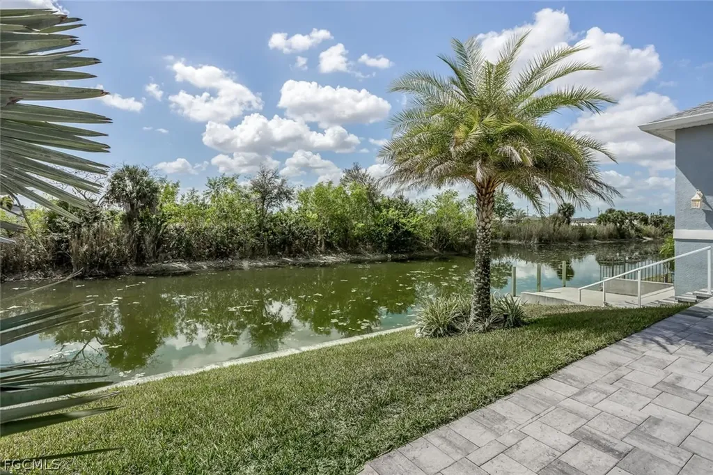 2714 NE 20th Court Cape Coral FL 33909