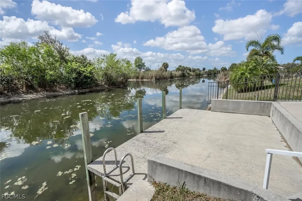2714 NE 20th Court Cape Coral FL 33909