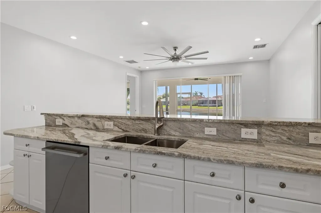 11005 Lakeland Circle Fort Myers FL 33913