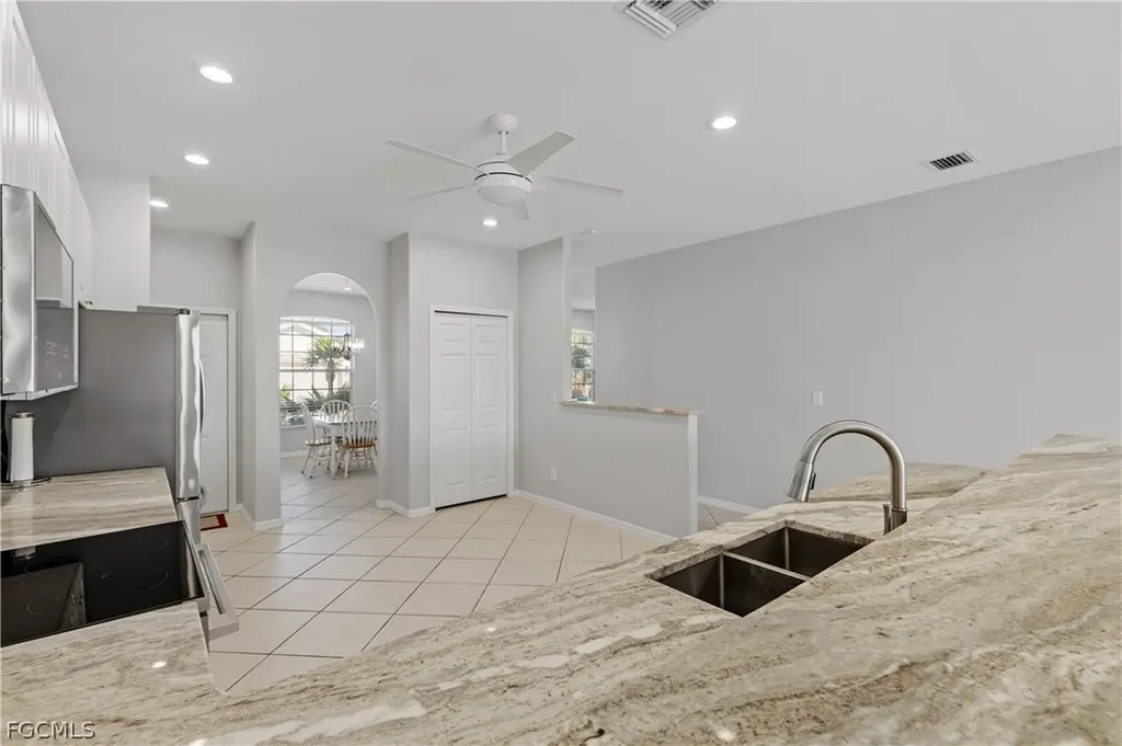 11005 Lakeland Circle Fort Myers FL 33913