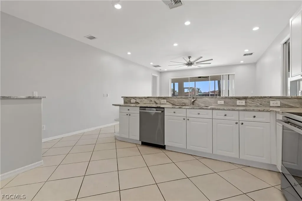 11005 Lakeland Circle Fort Myers FL 33913