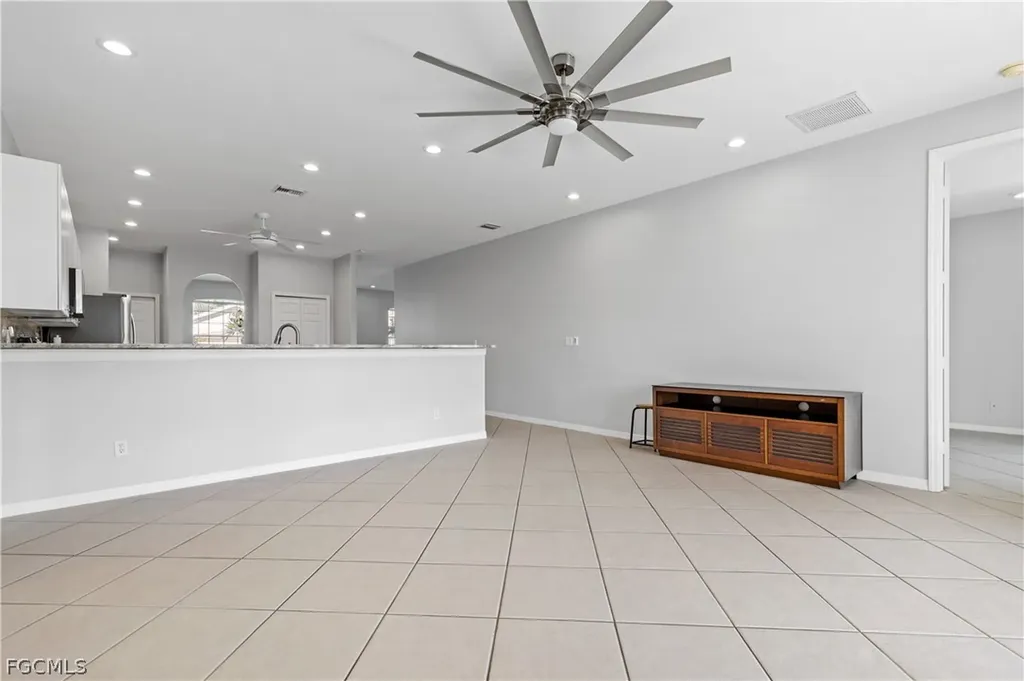 11005 Lakeland Circle Fort Myers FL 33913