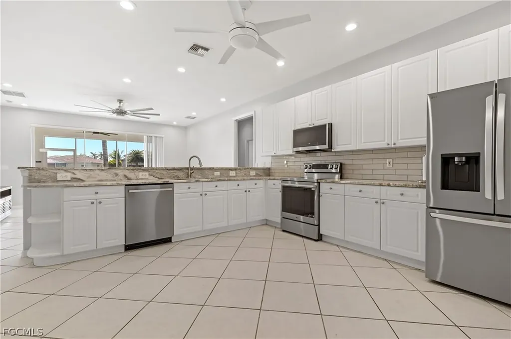 11005 Lakeland Circle Fort Myers FL 33913