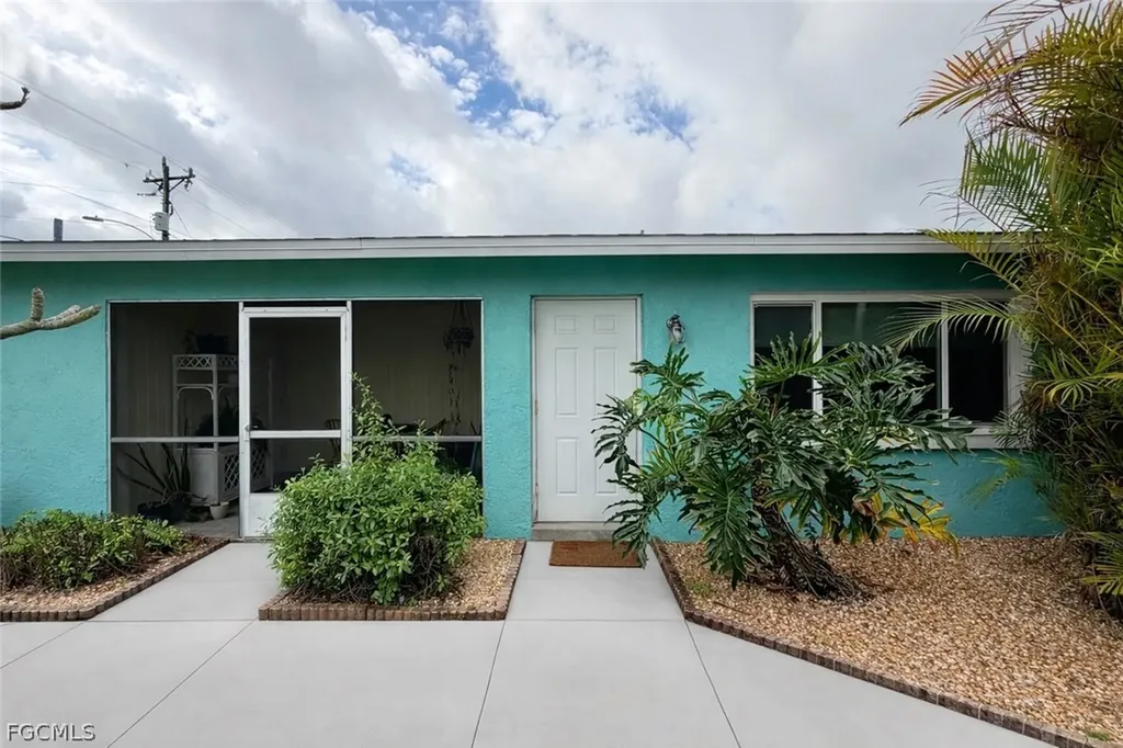 3032 SE Santa Barbara Place Cape Coral FL 33904