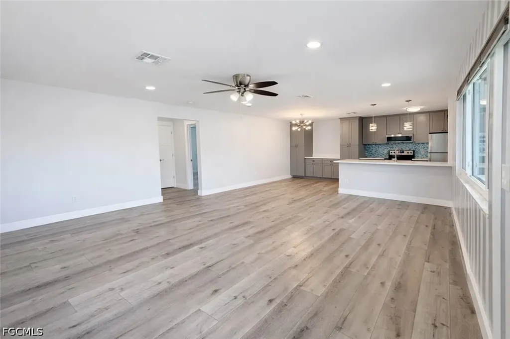3032 SE Santa Barbara Place Cape Coral FL 33904