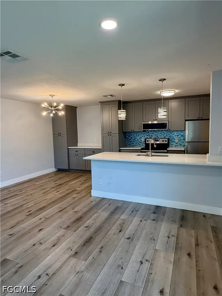 3032 SE Santa Barbara Place Cape Coral FL 33904