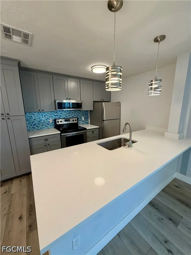3032 SE Santa Barbara Place Cape Coral FL 33904