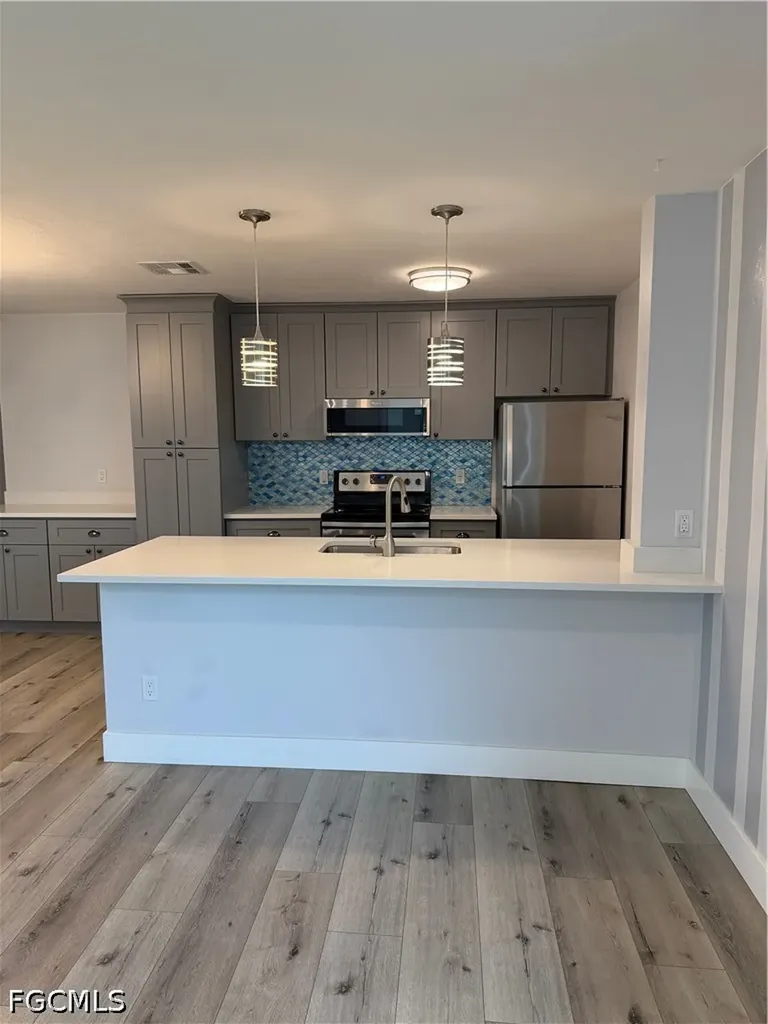 3032 SE Santa Barbara Place Cape Coral FL 33904