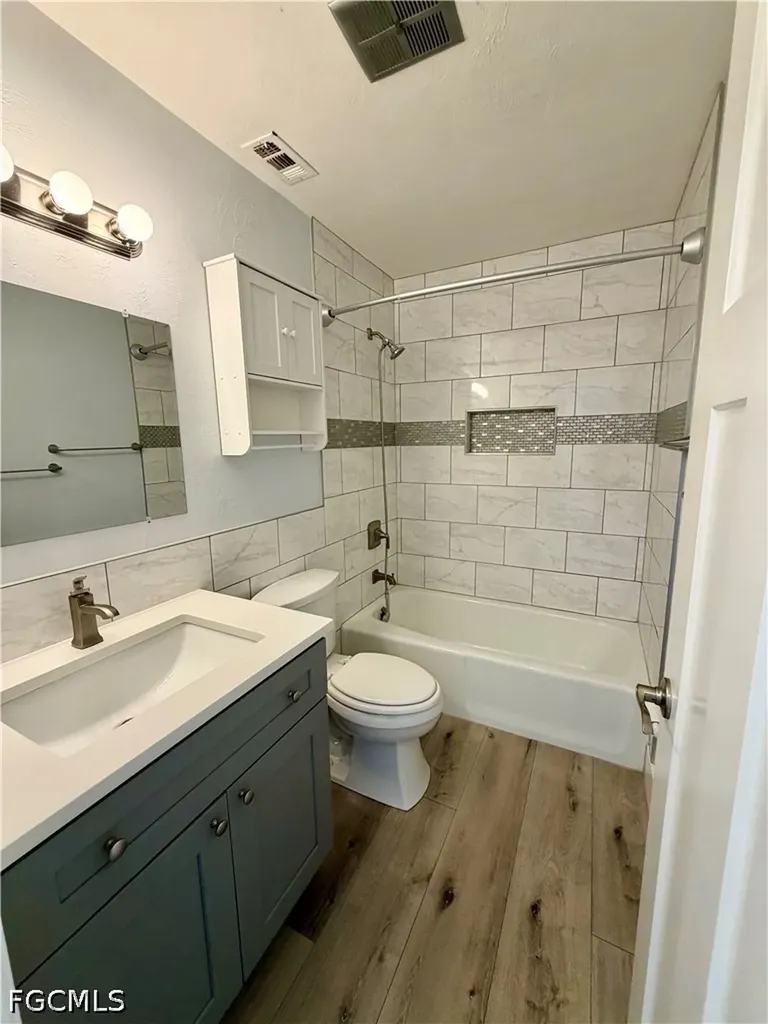 3032 SE Santa Barbara Place Cape Coral FL 33904