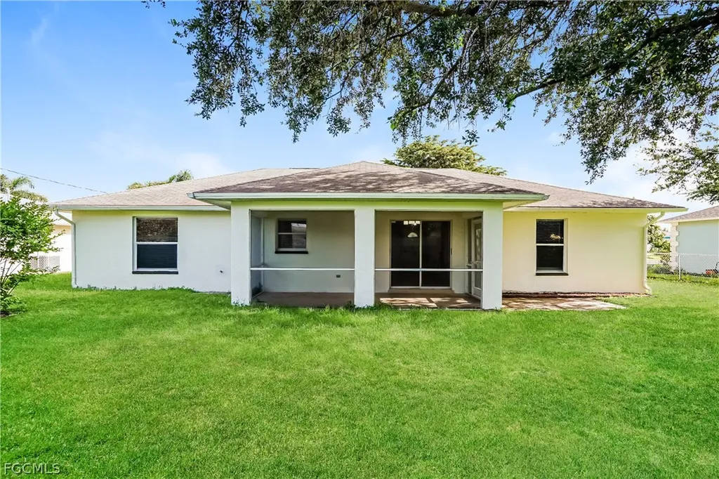 160 SE 27th Terrace Cape Coral FL 33904