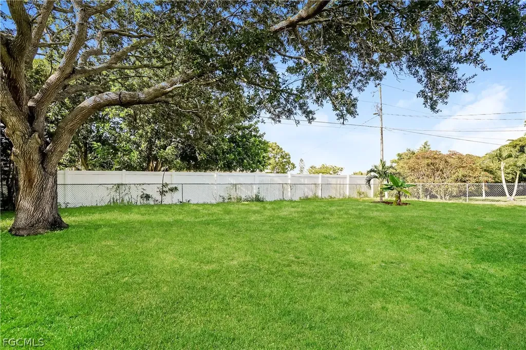 160 SE 27th Terrace Cape Coral FL 33904