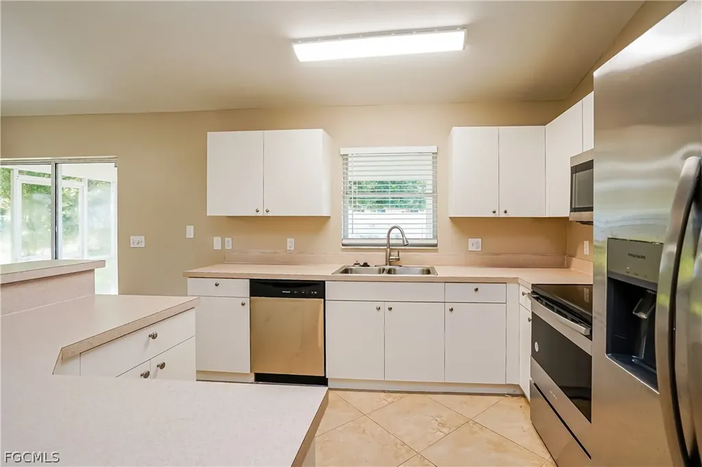 160 SE 27th Terrace Cape Coral FL 33904
