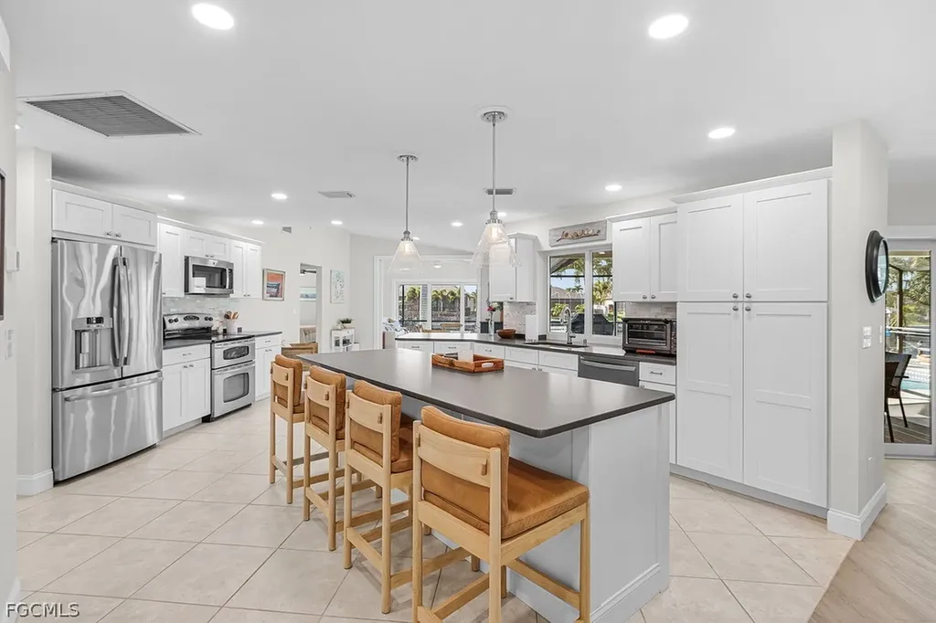 2610 SW 37th Terrace Cape Coral FL 33914
