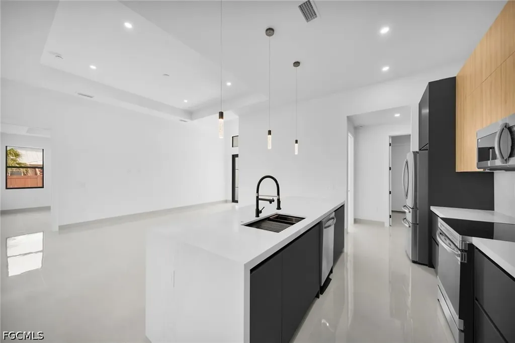 613 Gleason Parkway Cape Coral FL 33914