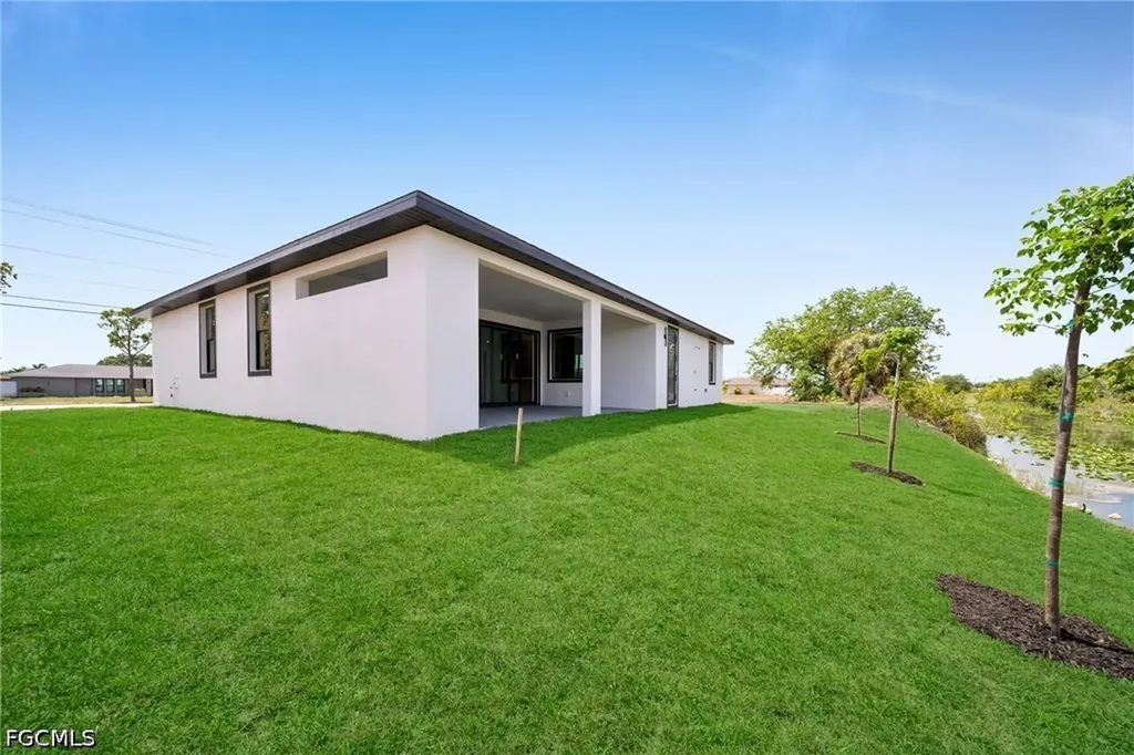 613 Gleason Parkway Cape Coral FL 33914