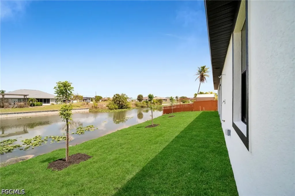 613 Gleason Parkway Cape Coral FL 33914