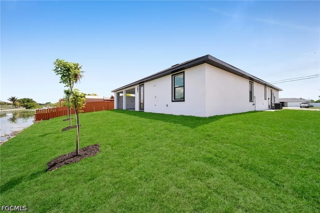 613 Gleason Parkway Cape Coral FL 33914