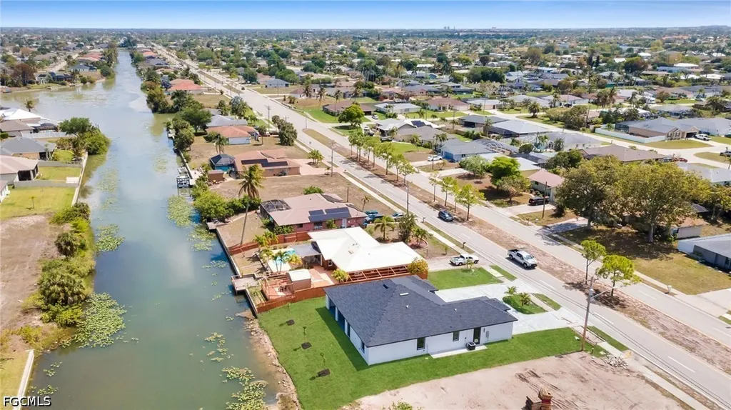 613 Gleason Parkway Cape Coral FL 33914