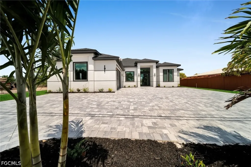 613 Gleason Parkway Cape Coral FL 33914