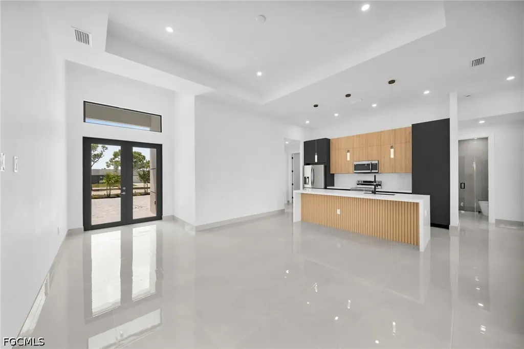 613 Gleason Parkway Cape Coral FL 33914