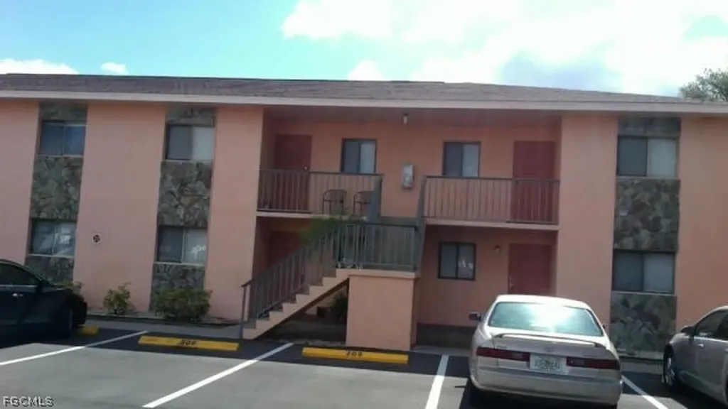 2700 Park Windsor Drive Fort Myers FL 33901
