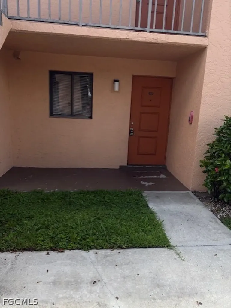 2700 Park Windsor Drive Fort Myers FL 33901