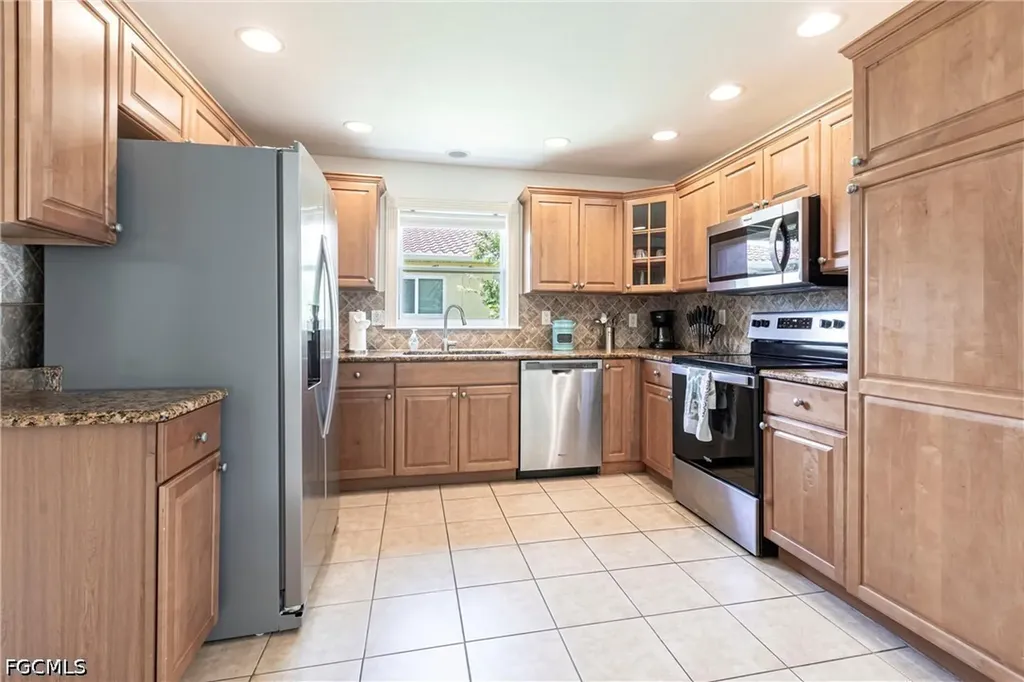 1623 SE 39th Terrace Cape Coral FL 33904