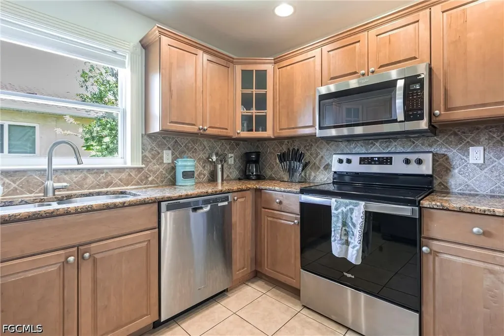 1623 SE 39th Terrace Cape Coral FL 33904