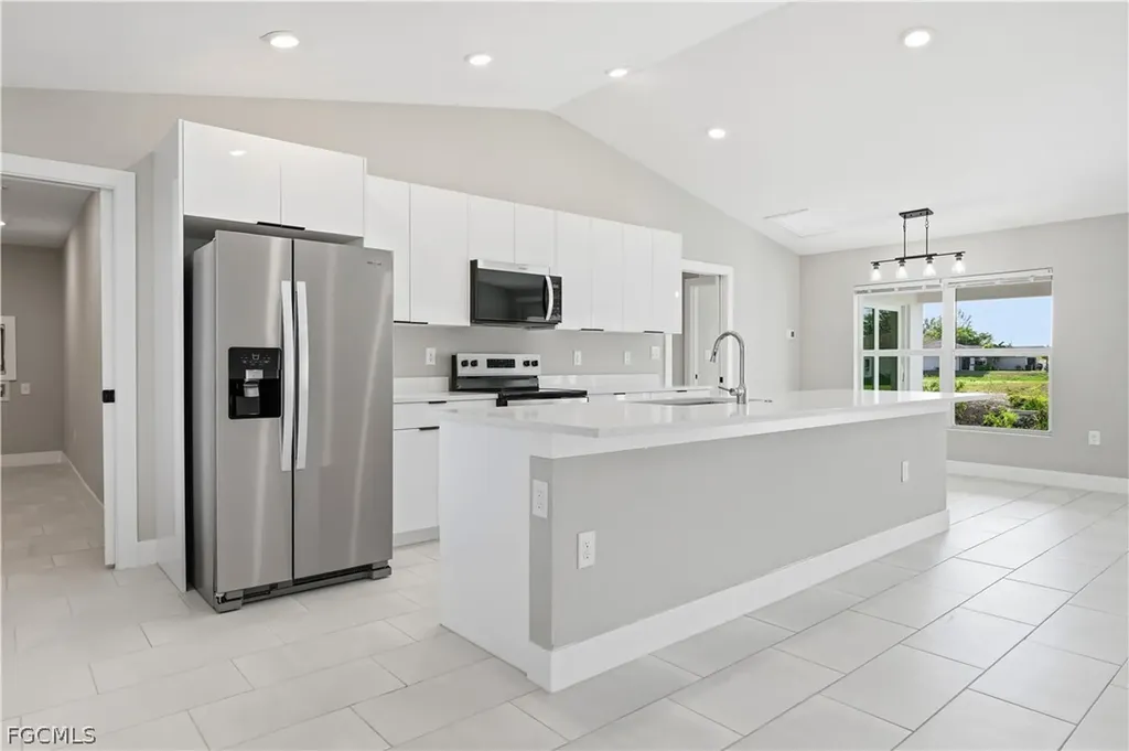 1818 NE 10th Place Cape Coral FL 33909