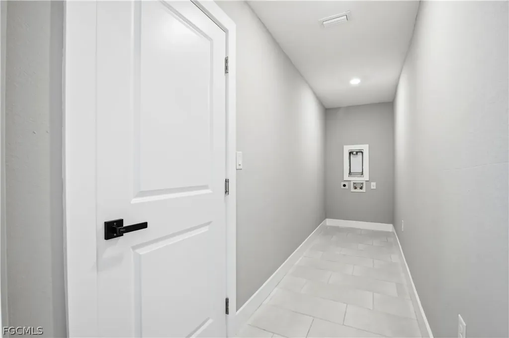 1818 NE 10th Place Cape Coral FL 33909