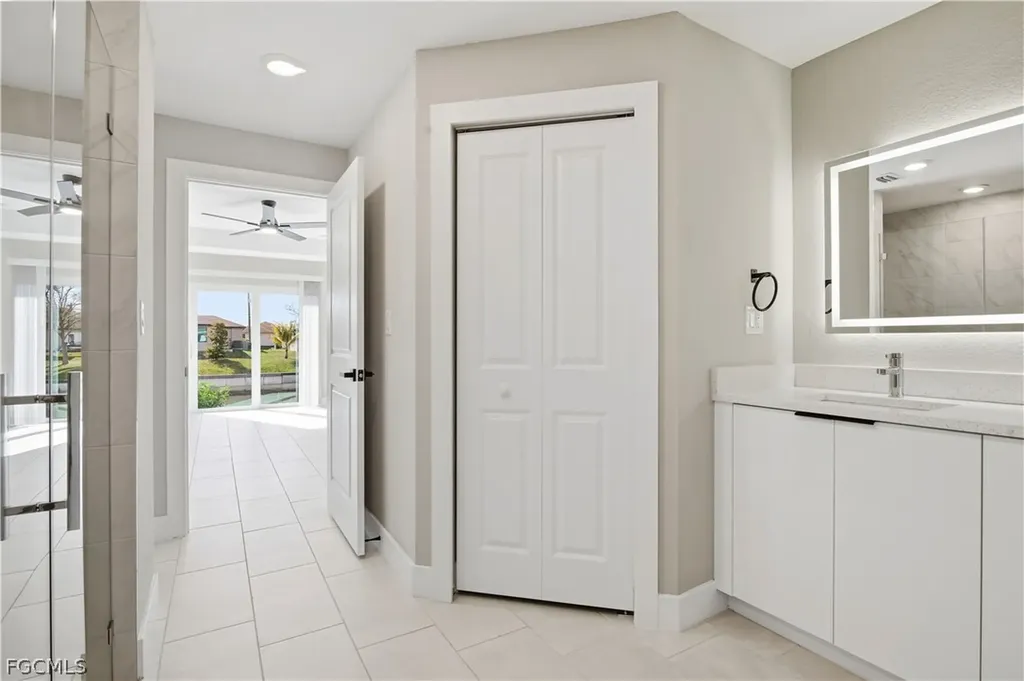 1818 NE 10th Place Cape Coral FL 33909