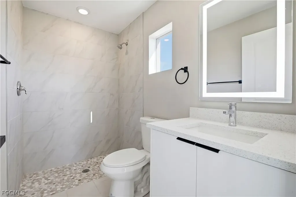 1818 NE 10th Place Cape Coral FL 33909