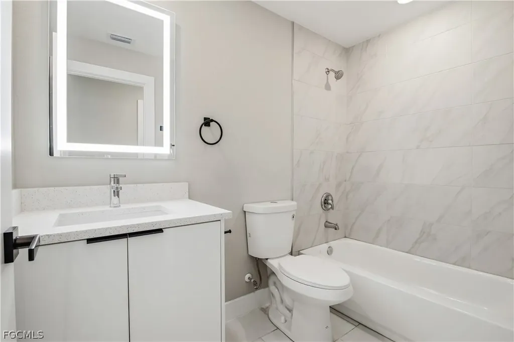 1818 NE 10th Place Cape Coral FL 33909