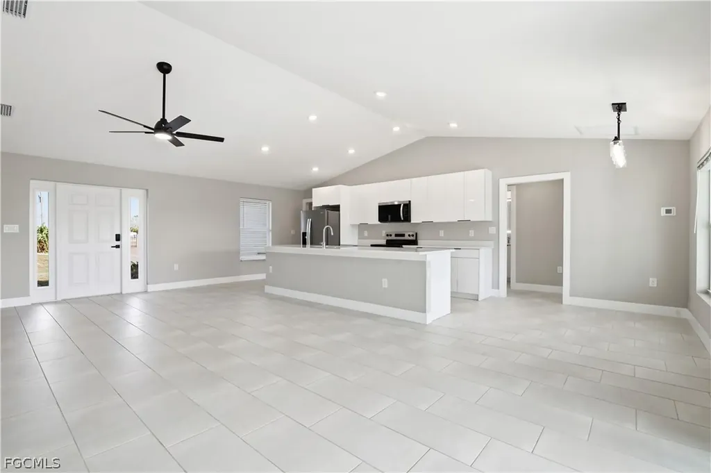 1818 NE 10th Place Cape Coral FL 33909